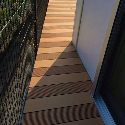 قیمت خوب WPC Eco Composite Deck Boards پانل ضد آتش 20+ سال طول عمر آنلاین